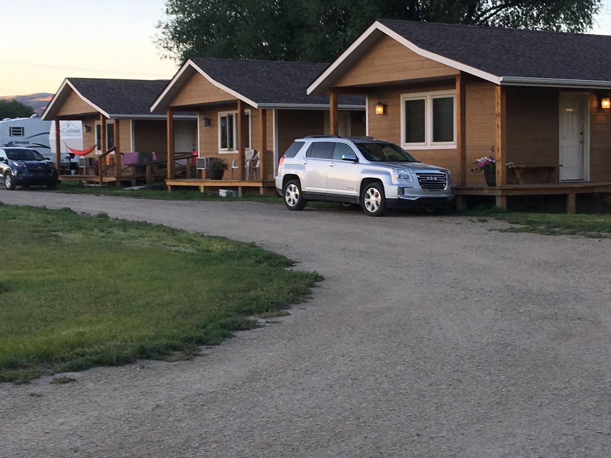 Pioneer Mountain Cabins Villa Butte Exterior photo